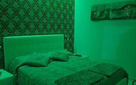 Room Black